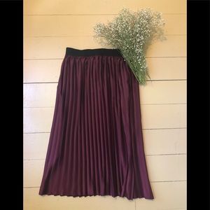 Magenta flowy midi skirt!